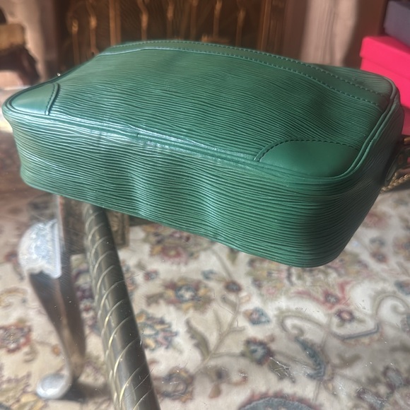 Louis Vuitton bag crossbody Epi trocadero Crossbody Bag - Picture 3 of 7